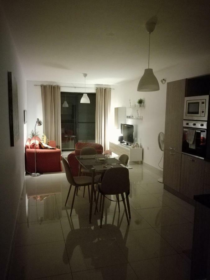 Апартаменти No8 @ Seabreeze Court Мелліха Екстер'єр фото